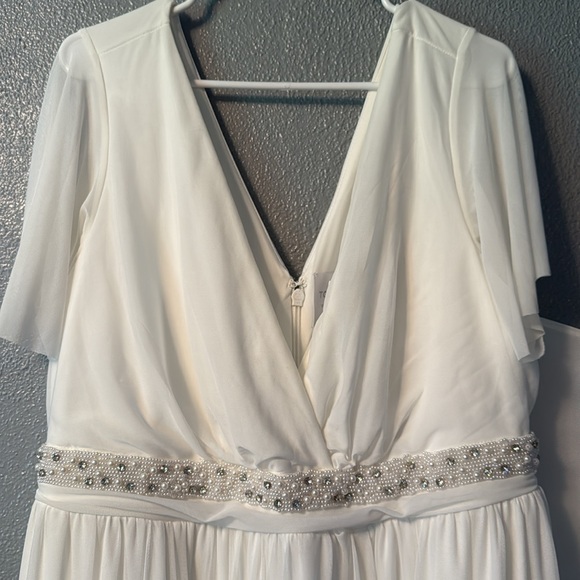Torrid Cream White Ruched Tie Front Gown - Picture 3 of 4